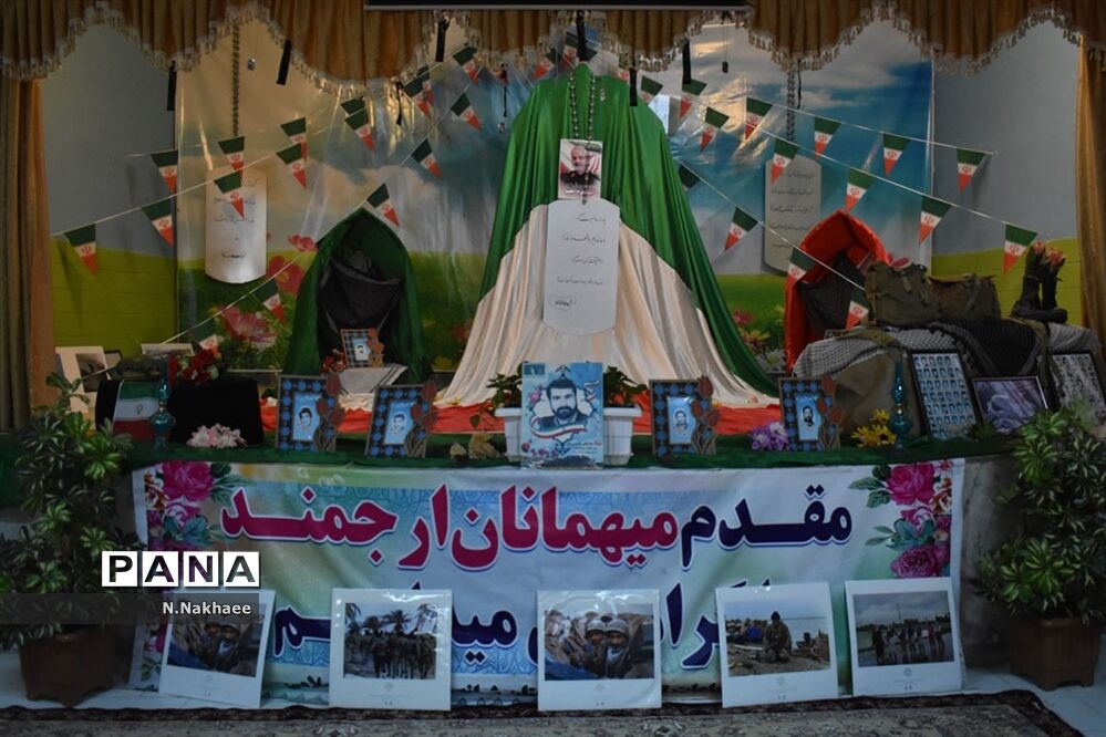 یادآوره لاله های روشن شهیدعباسعلی قاسمی اول در هنرستان انقلاب اسلامی