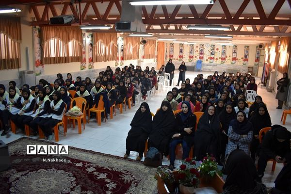 یادآوره لاله های روشن شهیدعباسعلی قاسمی اول در هنرستان انقلاب اسلامی