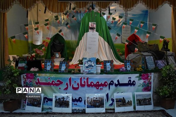 یادآوره لاله های روشن شهیدعباسعلی قاسمی اول در هنرستان انقلاب اسلامی