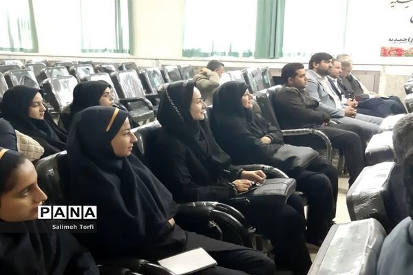 برگزاری کارگاه تفکر و سواد رسانه وآموزش عکاسی درشهرستان حمیدیه