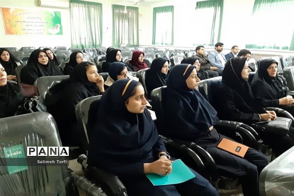 برگزاری کارگاه تفکر و سواد رسانه وآموزش عکاسی درشهرستان حمیدیه