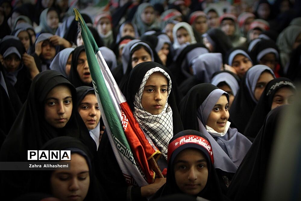 گردهمایی 30 هزار نفری نسل سلیمانی در مصلی تهران