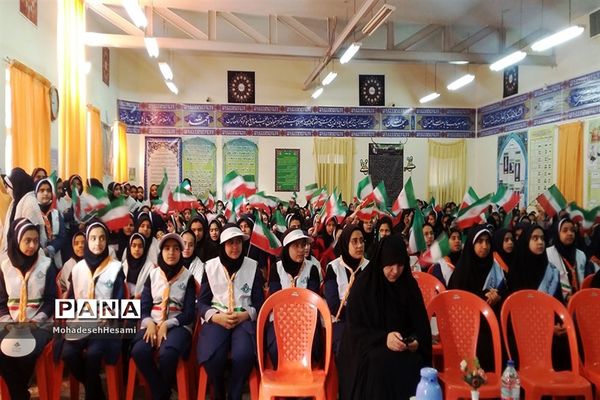 یادواره سردارشهید حاج قاسم سلیمانی در دبیرستان نمونه کاشی نیلوفر