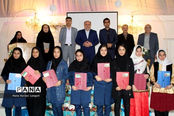 تجلیل از دانش‌آموزان برتر دبیرستان اسرم