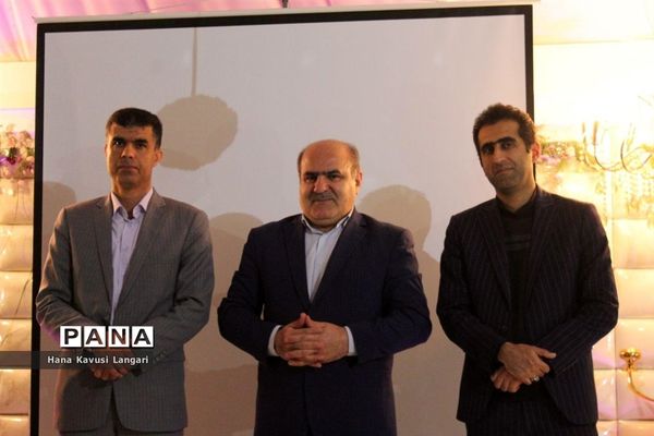 تجلیل از دانش‌آموزان برتر دبیرستان اسرم