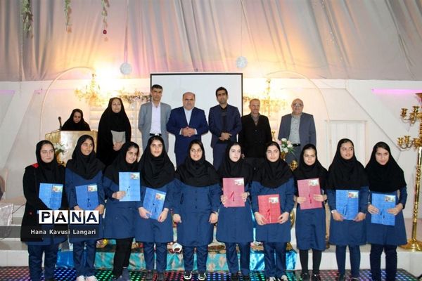 تجلیل از دانش‌آموزان برتر دبیرستان اسرم
