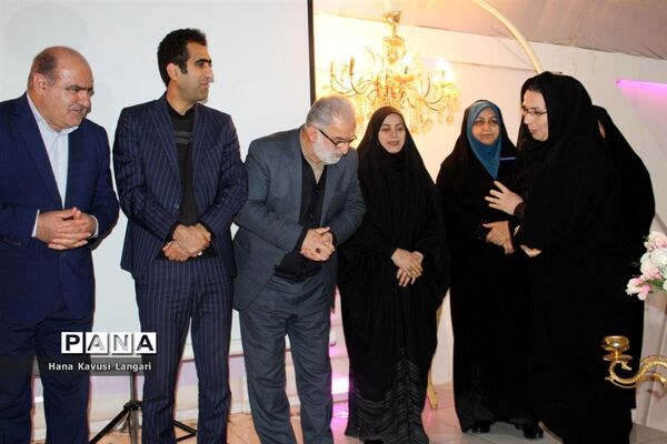 تجلیل از دانش‌آموزان برتر دبیرستان اسرم