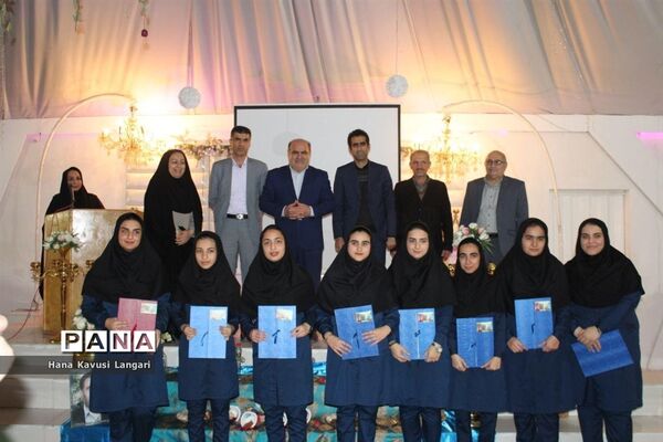 تجلیل از دانش‌آموزان برتر دبیرستان اسرم