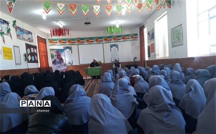 نشست بصیرتی دردبیرستان میرغفاری وآسیه اسفندآباد ابرکوه