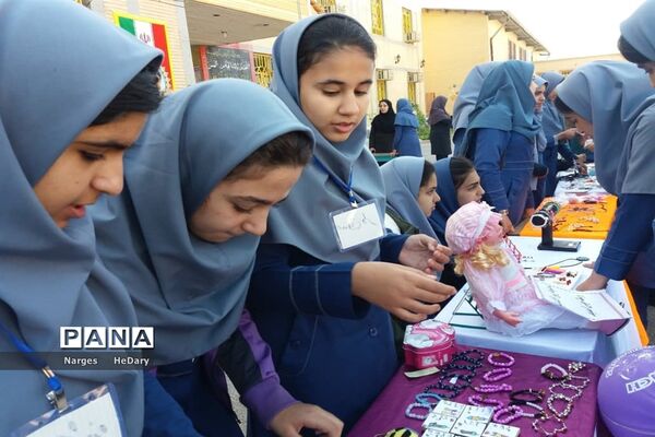 جشنواره خوارزمی  با محور بازارچه کارآفرینی آموزشگاه شهید ابوالحسنی شهرستان امیدیه