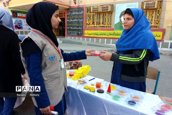 جشنواره خوارزمی  با محور بازارچه کارآفرینی آموزشگاه شهید ابوالحسنی شهرستان امیدیه