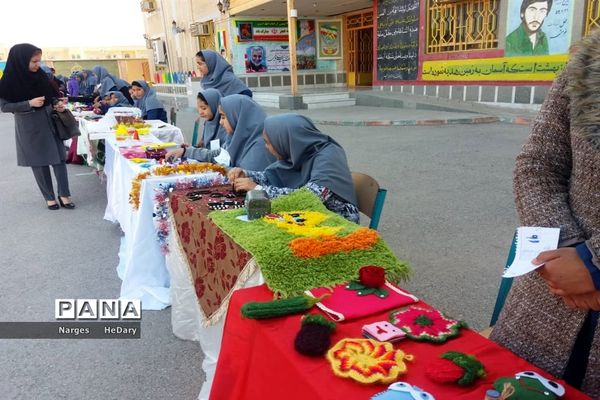 جشنواره خوارزمی  با محور بازارچه کارآفرینی آموزشگاه شهید ابوالحسنی شهرستان امیدیه