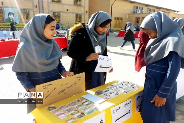 جشنواره خوارزمی  با محور بازارچه کارآفرینی آموزشگاه شهید ابوالحسنی شهرستان امیدیه