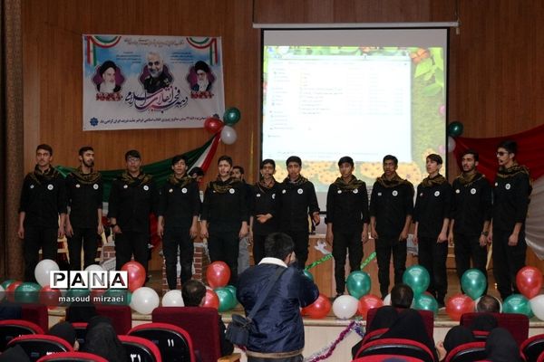 مرضیه هاشمی خبرنگار پرس تی وی در ویژه برنامه «لاله های روشن» قزوین