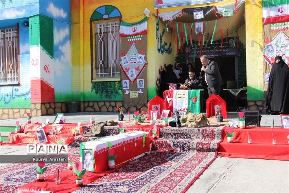 نمایشگاه طرح ملی لاله های روشن در دبستان شهید غفرانی بیرجند