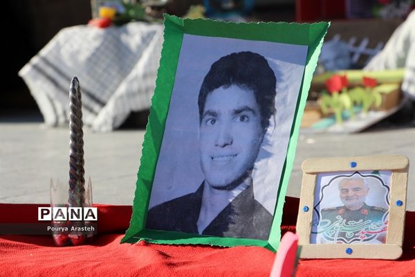 نمایشگاه طرح ملی لاله های روشن در دبستان شهید غفرانی بیرجند