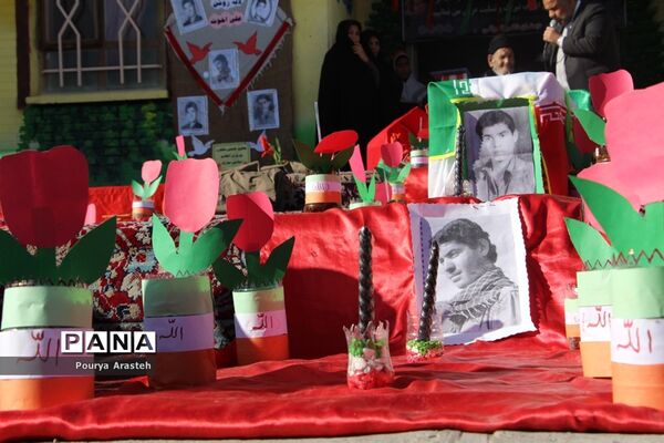 نمایشگاه طرح ملی لاله های روشن در دبستان شهید غفرانی بیرجند