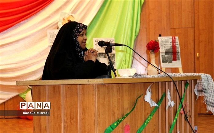 خبرنگار پرس تی وی: آمریکا به زن نگاه کالایی دارد؛ رسانه های غربی ادای آزادی بیان را درمی آورند