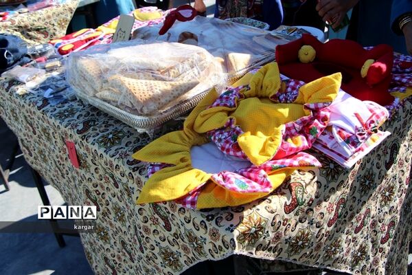 بازارچه کسب و کار دانش آموزی در ناحیه یک یزد