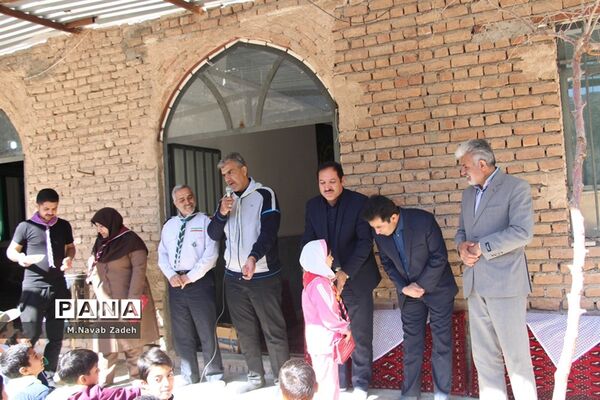 اهدای جوایز پیشتازان برتر سازمان دانش آموزی خراسان جنوبی