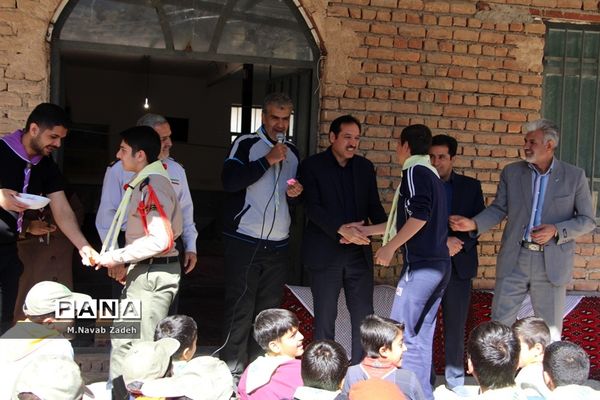 اهدای جوایز پیشتازان برتر سازمان دانش آموزی خراسان جنوبی