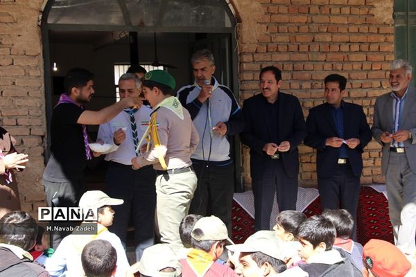 اهدای جوایز پیشتازان برتر سازمان دانش آموزی خراسان جنوبی