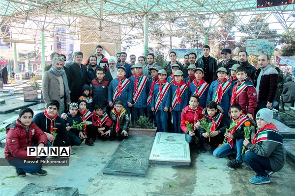 مراسم غبارروبی و عطر افشانی مزار شهدا در چهاردانگه