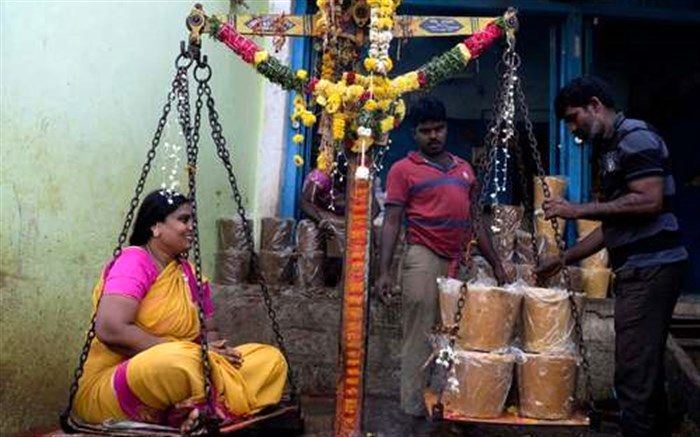 نذرکردن متفاوت هندی‌ها + تصویر