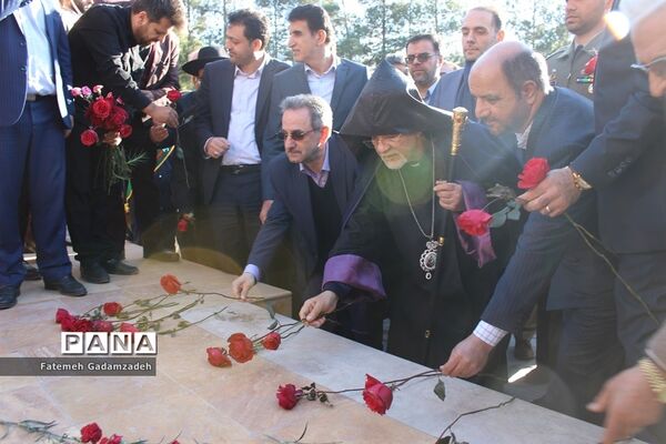 چهاردهمین آیین ملی عطر افشانی و گلباران مزار شهدای ادیان توحیدی