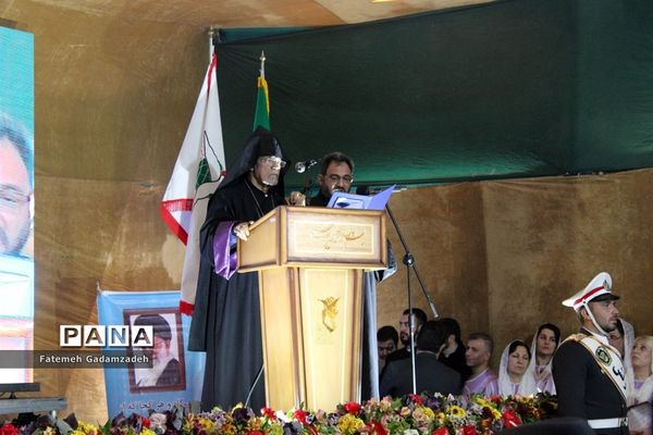 چهاردهمین آیین ملی عطر افشانی و گلباران مزار شهدای ادیان توحیدی