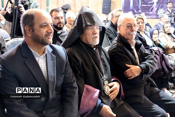 چهاردهمین آیین ملی عطر افشانی و گلباران مزار شهدای ادیان توحیدی