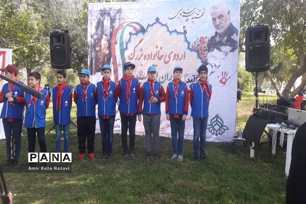 همایش ۲۰۰۰نفری یاوران انقلاب پیشتازان ناحیه ۴ اهواز