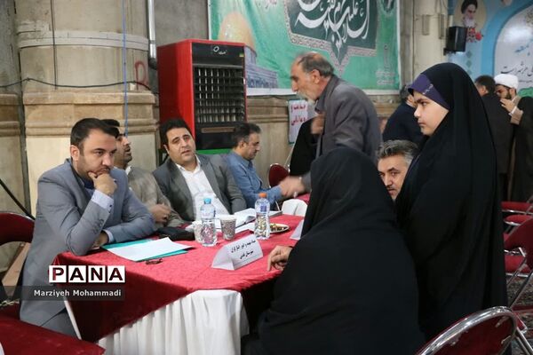 میز خدمت و پاسخگویی مسئولان به مردم در شهر قدس