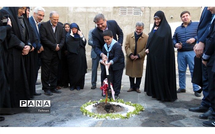 آیین احداث مدرسه خیری به همت خیر نیک اندیش فرشته کریمی ، در منطقه8