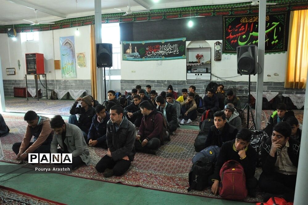 اعزام دانش آموزان دوره دوم شهرستان خوسف به اردو راهیان نور