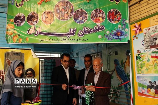 افتتاح جشنواره ایده های کار آفرینی در دبیرستان دخترانه تشکیلاتی پاینده اهواز