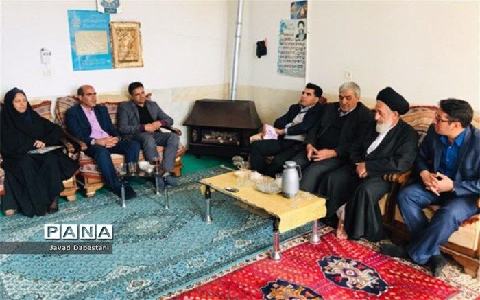 امام جمعه مروست :مسئولان مشکل مردم را مشکل خود بدانند.