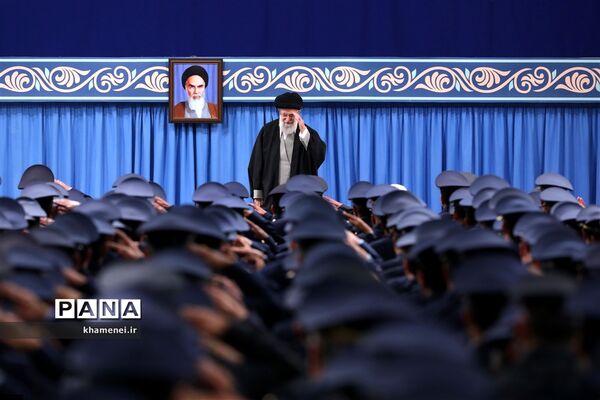دیدار فرماندهان و کارکنان نیروی هوایی ارتش با فرمانده کل قوا