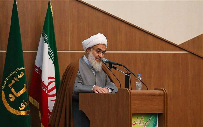 امام جمعه قزوین: جزیره‌ای در دین عمل نکنیم