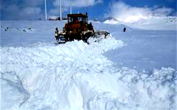 کولاک شدید راه دسترسی ۲۴۰ روستای آذربایجان‌غربی را بست