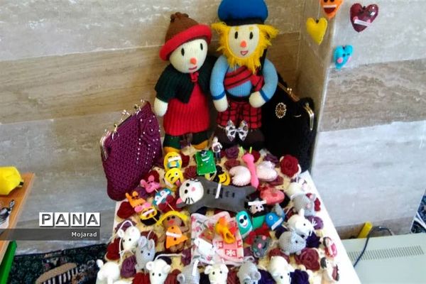 نمایشگاه دست ساخته‌های دانش آموزان  دین و دانش  ابرکوه