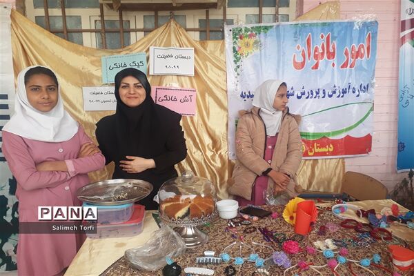 جشنواره صنایع دستی و غذاهای سنتی به میزبانی هنرستان کاردانش طوبی در شهرستان حمیدیه