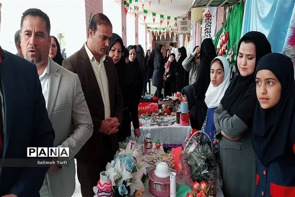 جشنواره صنایع دستی و غذاهای سنتی به میزبانی هنرستان کاردانش طوبی در شهرستان حمیدیه