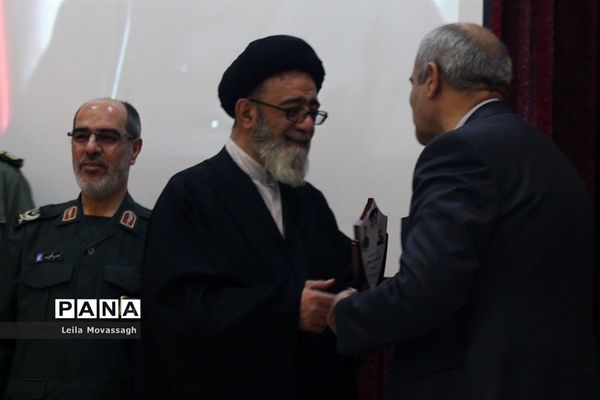 مراسم گرامیداشت شهید سپهبد حاج قاسم سلیمانی در آموزش و پرورش ناحیه 2 تبریز