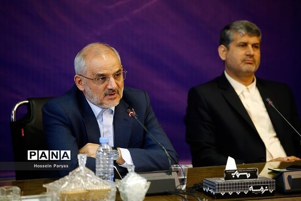 نشست صمیمی وزیر آموزش و پرورش با مدیران و کارکنان سازمان نهضت سواد آموزی