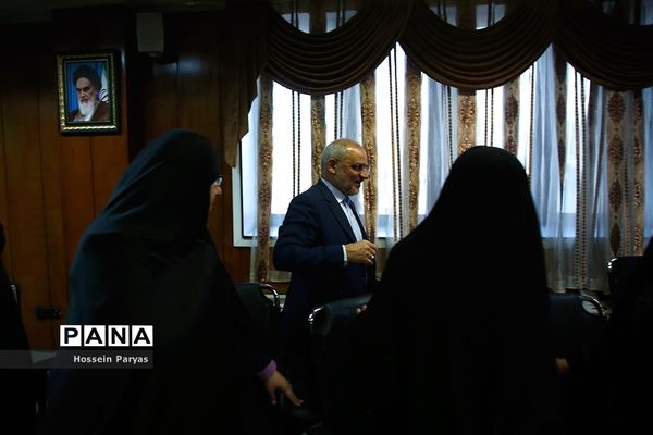 نشست صمیمی وزیر آموزش و پرورش با مدیران و کارکنان سازمان نهضت سواد آموزی