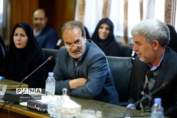 نشست صمیمی وزیر آموزش و پرورش با مدیران و کارکنان سازمان نهضت سواد آموزی