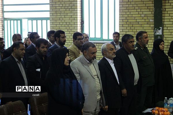 نواختن زنگ انقلاب