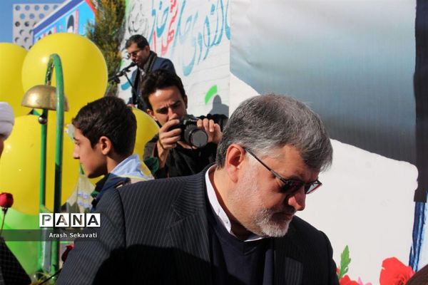 تجدید پیمان مردم شهرستان بیرجند با سالگرد اولین روز ورود امام خمینی