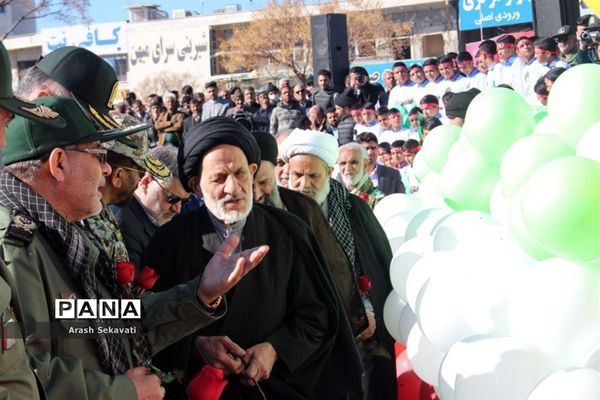 تجدید پیمان مردم شهرستان بیرجند با سالگرد اولین روز ورود امام خمینی